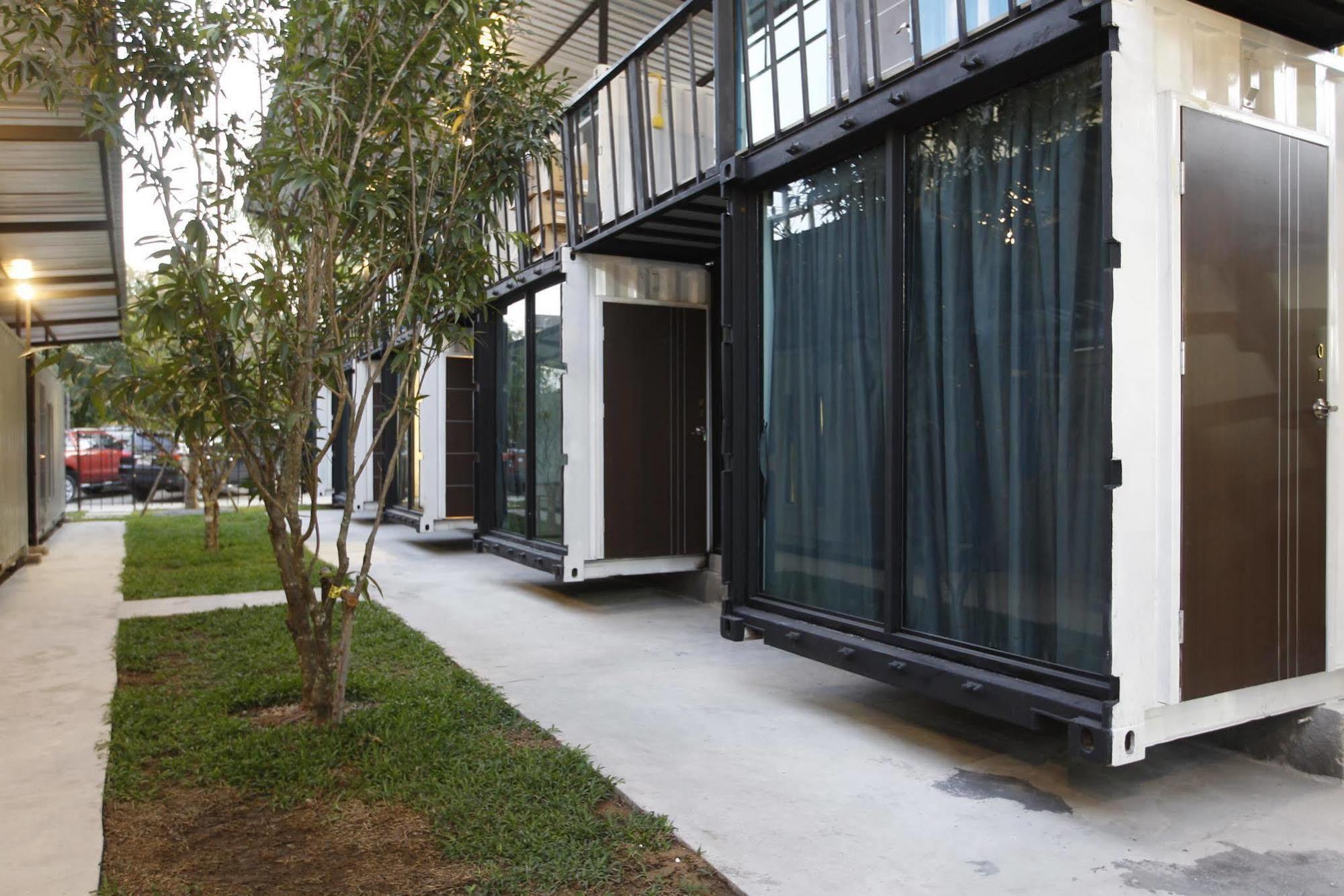 Oyo 673 Nice Sleep Box Hotel Chiang Mai Exterior photo